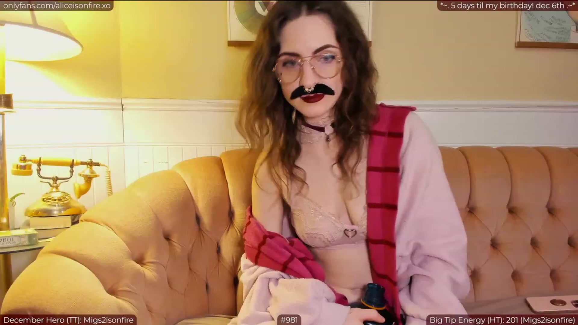 Gallery image thumbnail from aliceisonfire's myfreecams stream on, 12/02/2022, 07:15 image 17 of 20
