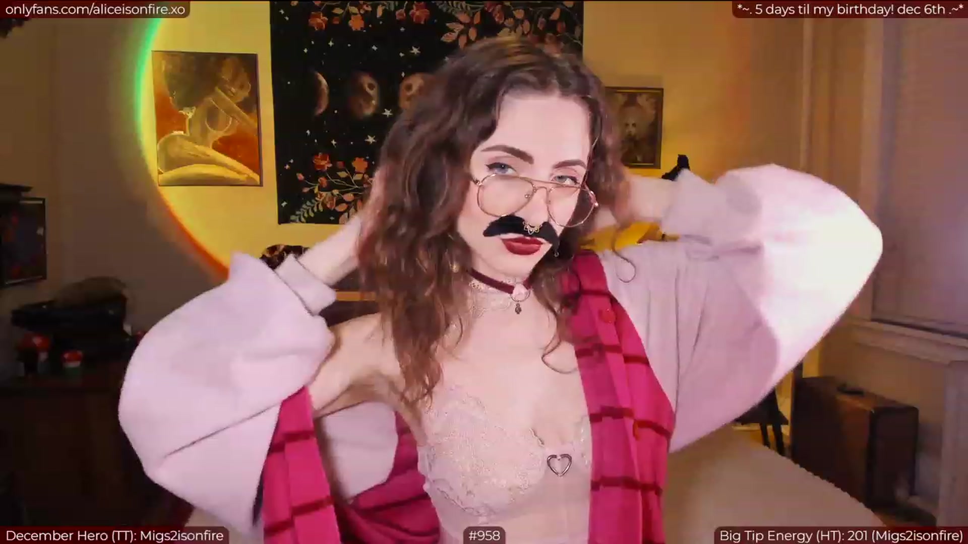 Gallery image thumbnail from aliceisonfire's myfreecams stream on, 12/02/2022, 07:15 image 12 of 20