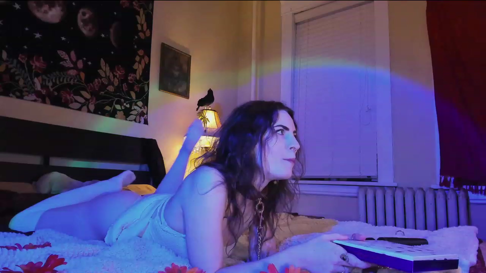 Gallery image thumbnail from aliceisonfire's myfreecams stream on, 12/05/2022, 06:38 image 9 of 20