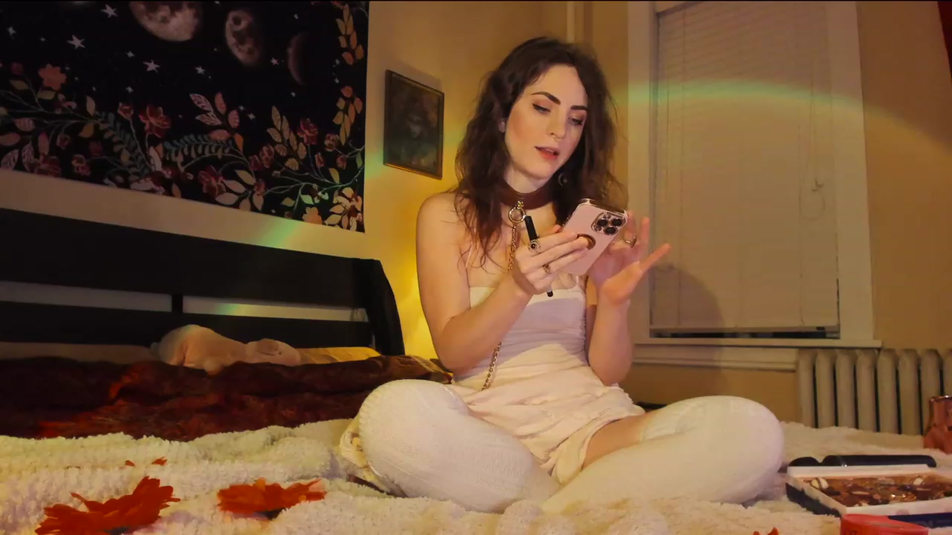 Gallery image thumbnail from aliceisonfire's myfreecams stream on, 12/05/2022, 06:38 image 10 of 20