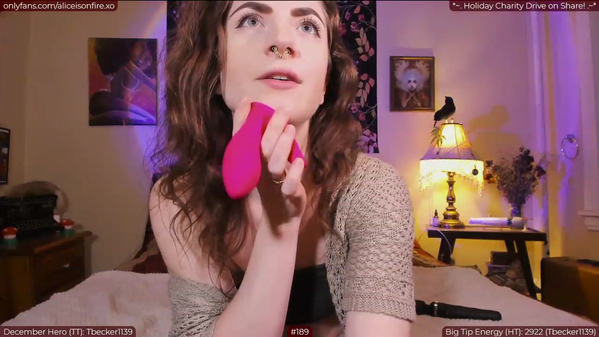 Gallery image thumbnail from aliceisonfire's myfreecams stream on, 12/09/2022, 06:08 image 13 of 20