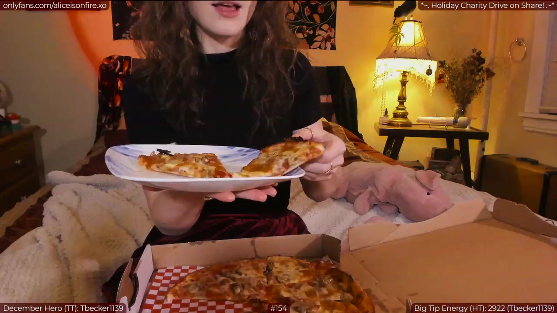 Gallery image thumbnail from aliceisonfire's myfreecams stream on, 12/10/2022, 07:52 image 14 of 20