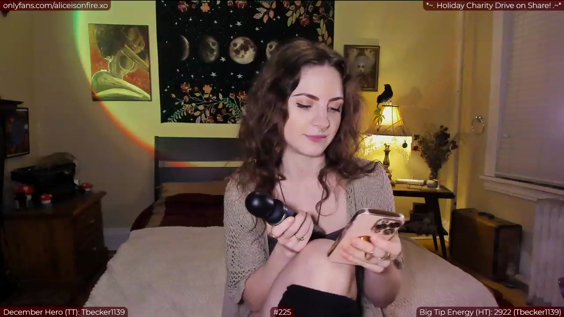 Gallery image thumbnail from aliceisonfire's myfreecams stream on, 12/14/2022, 22:41 image 11 of 20