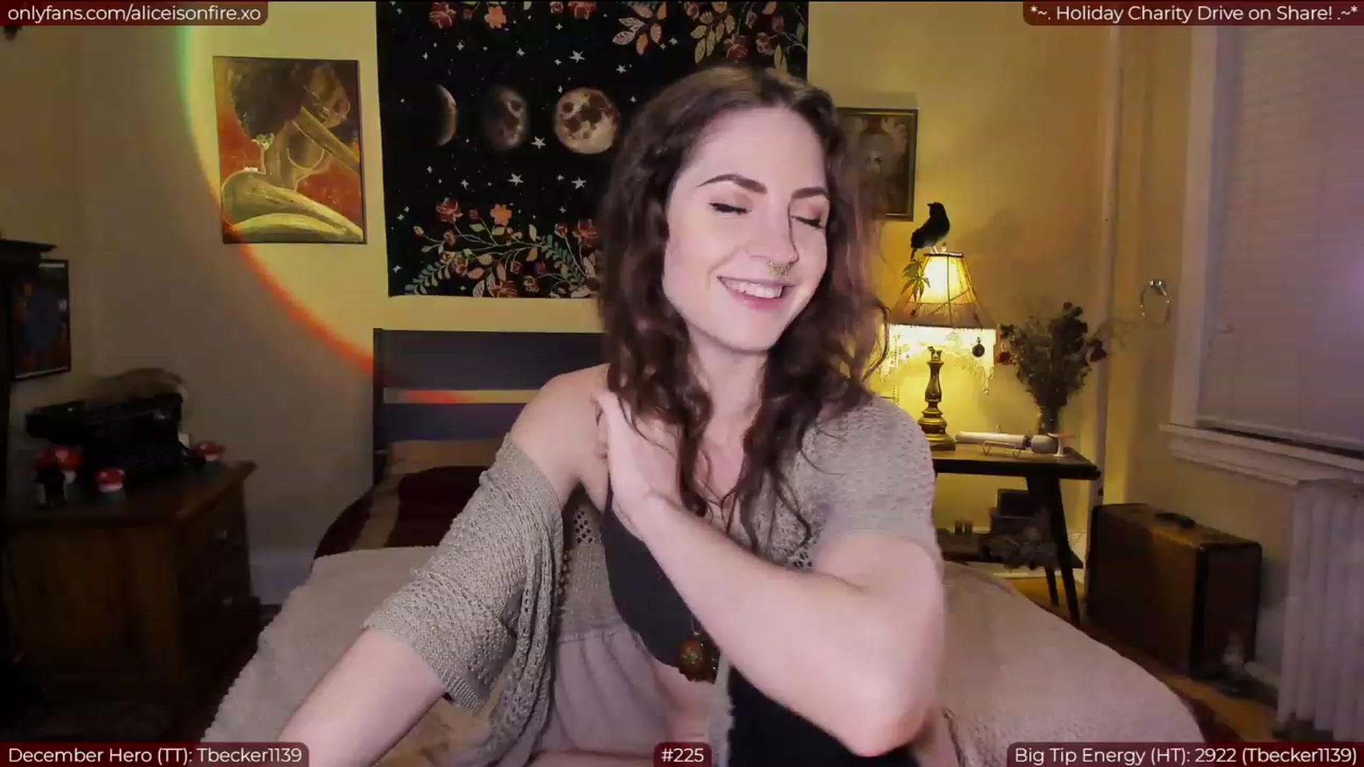 Gallery image thumbnail from aliceisonfire's myfreecams stream on, 12/14/2022, 22:41 image 1 of 20