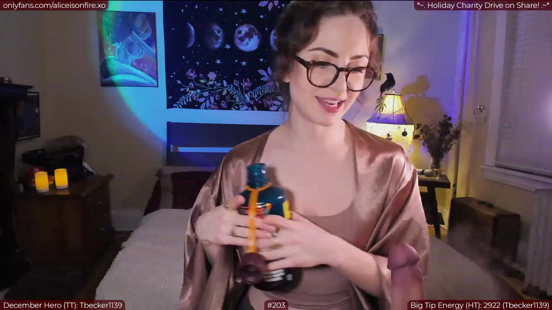 Gallery image thumbnail from aliceisonfire's myfreecams stream on, 12/15/2022, 05:25 image 19 of 20