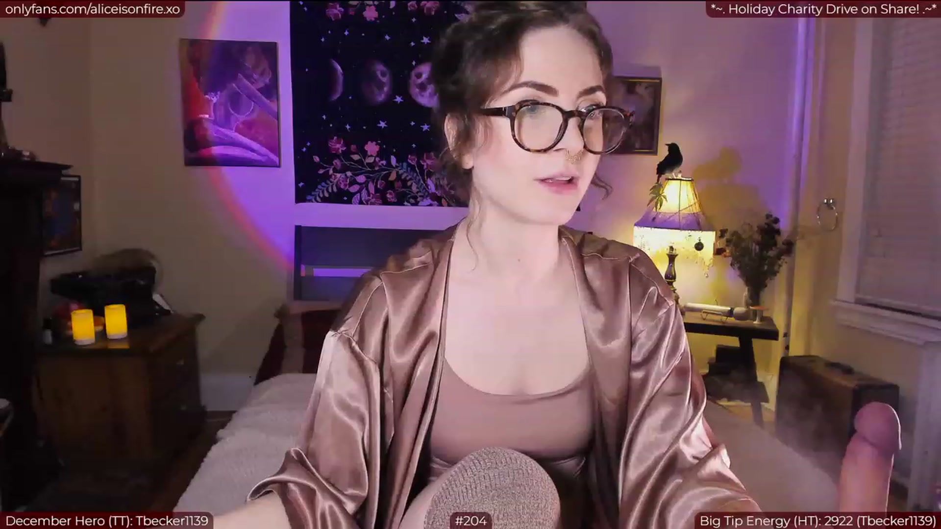 Gallery image thumbnail from aliceisonfire's myfreecams stream on, 12/15/2022, 05:25 image 11 of 20