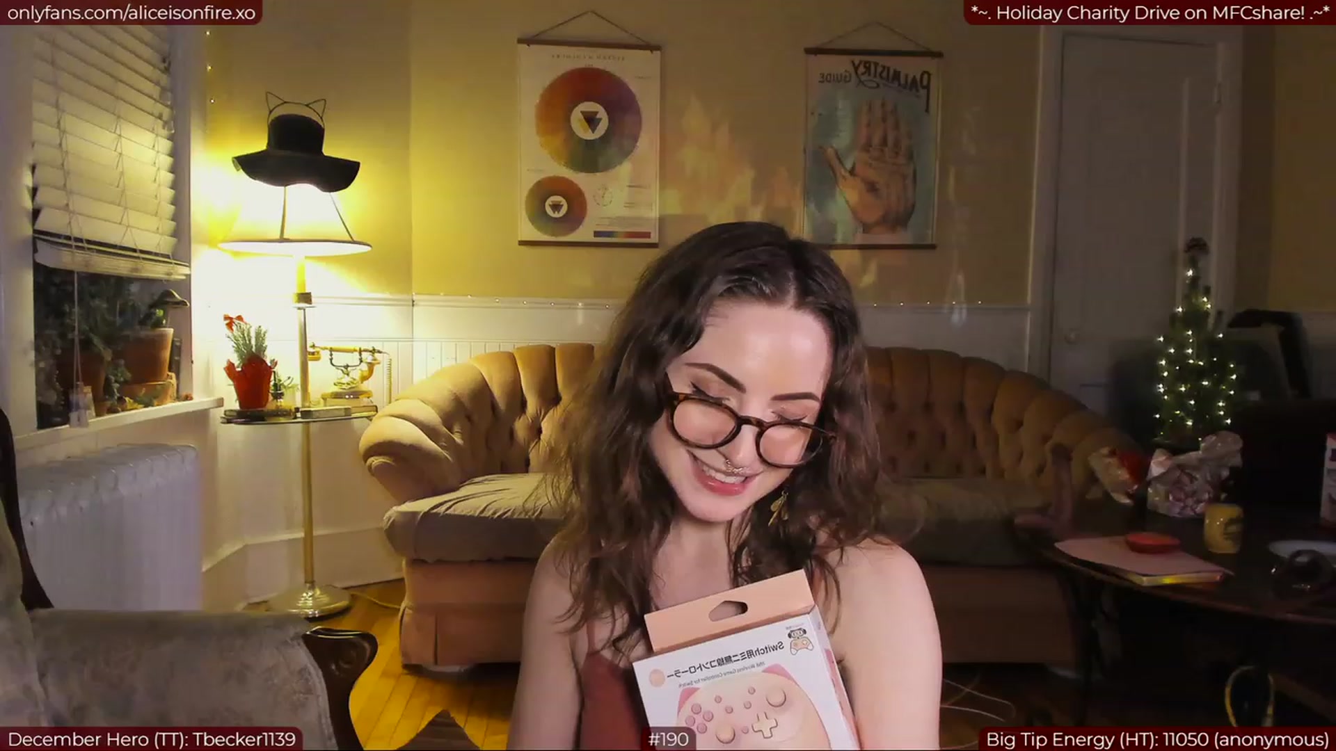 Gallery image thumbnail from aliceisonfire's myfreecams stream on, 12/22/2022, 08:36 image 19 of 20