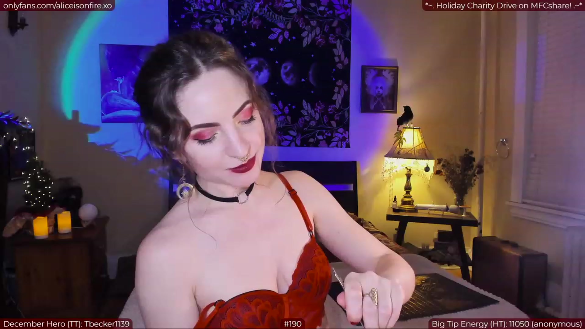 Gallery image thumbnail from aliceisonfire's myfreecams stream on, 12/24/2022, 08:08 image 12 of 20