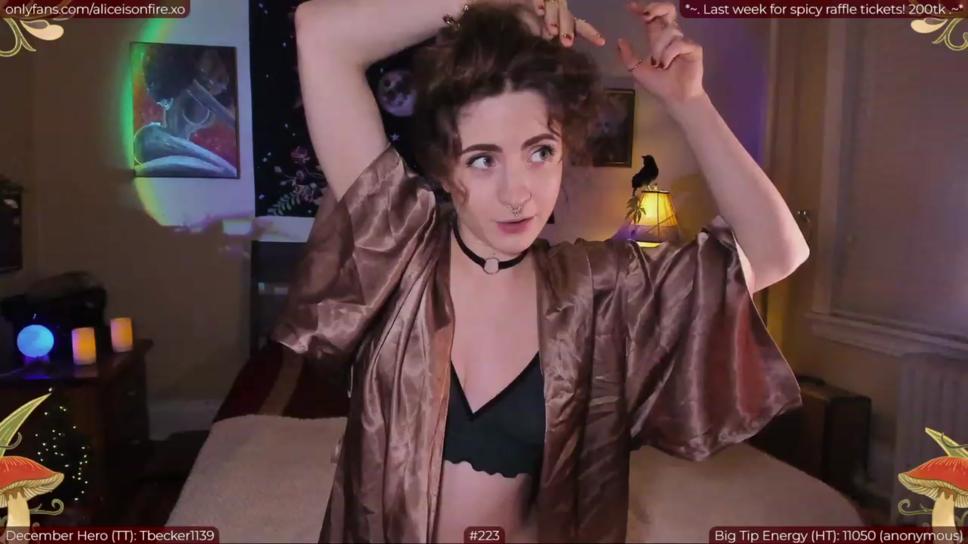 Gallery image thumbnail from aliceisonfire's myfreecams stream on, 12/28/2022, 08:22 image 5 of 20