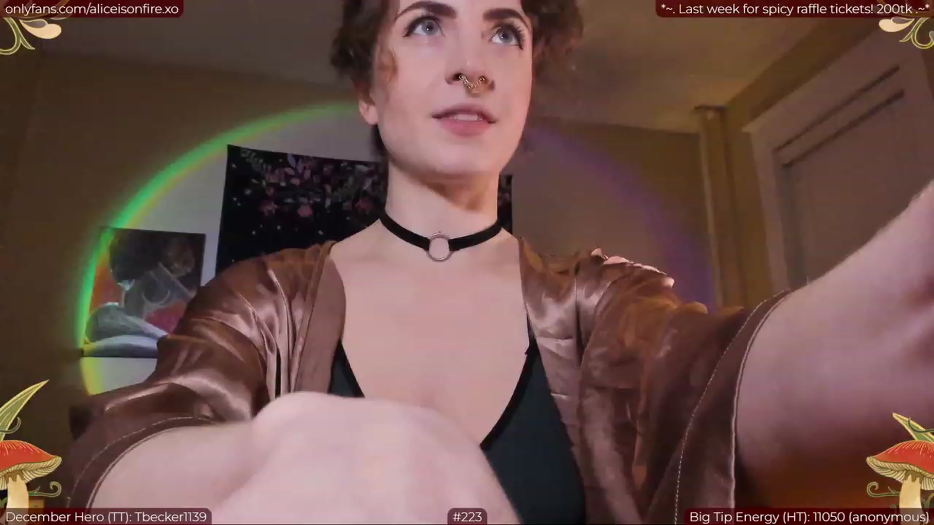 Gallery image thumbnail from aliceisonfire's myfreecams stream on, 12/28/2022, 08:22 image 3 of 20