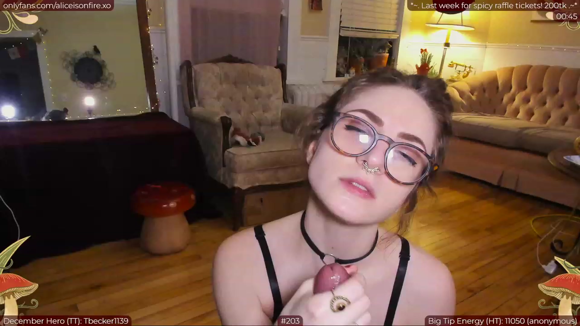 Gallery image thumbnail from aliceisonfire's myfreecams stream on, 12/28/2022, 09:40 image 2 of 20