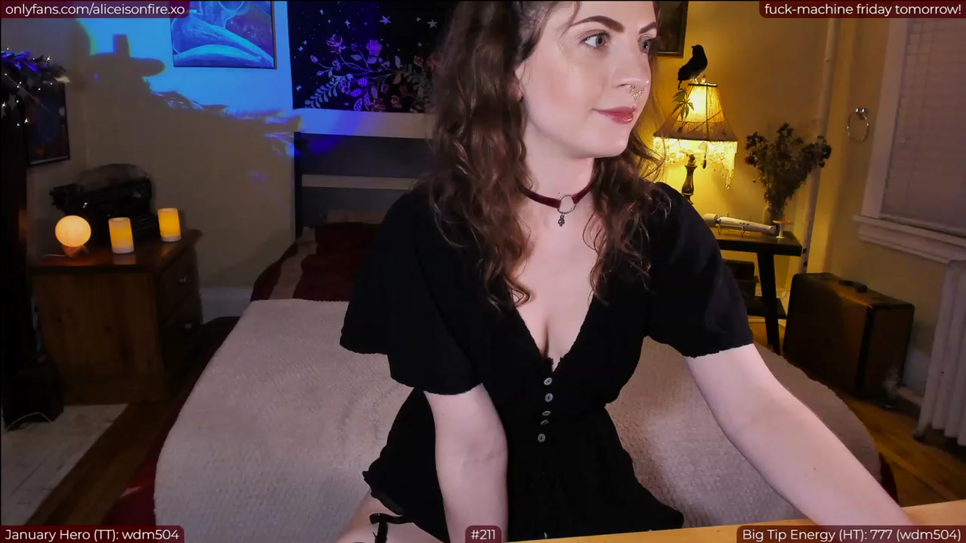 Gallery image thumbnail from aliceisonfire's myfreecams stream on, 01/06/2023, 05:04 image 13 of 20