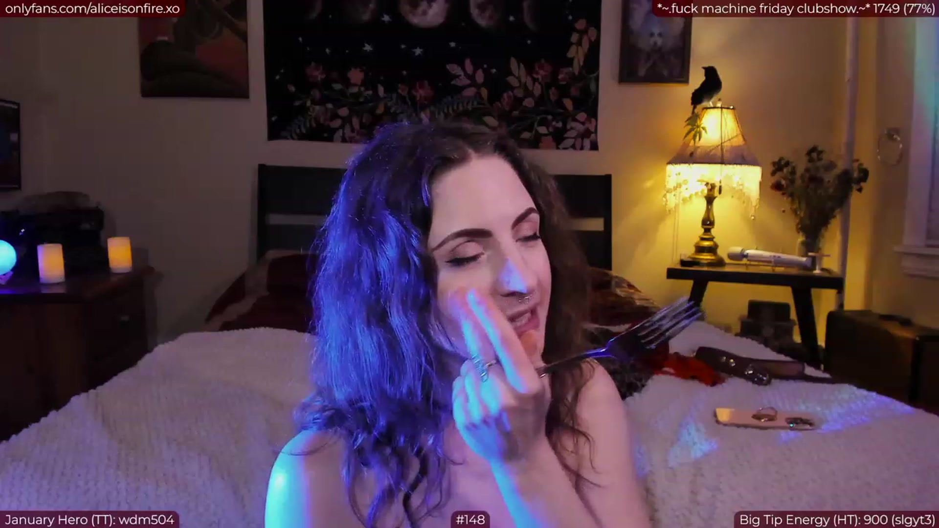 Gallery image thumbnail from aliceisonfire's myfreecams stream on, 01/14/2023, 07:30 image 15 of 20