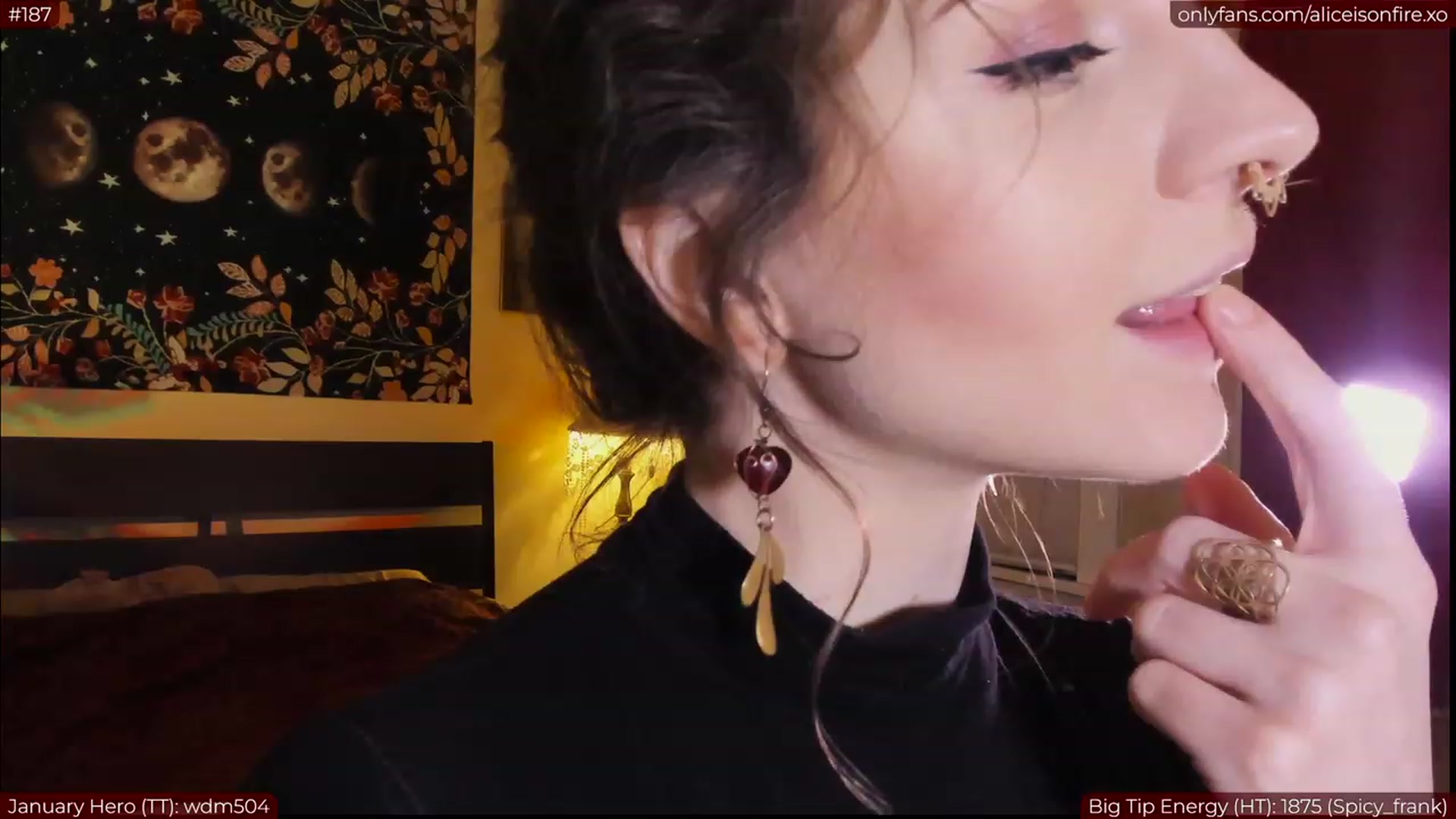 Gallery image thumbnail from aliceisonfire's myfreecams stream on, 01/20/2023, 08:16 image 2 of 20