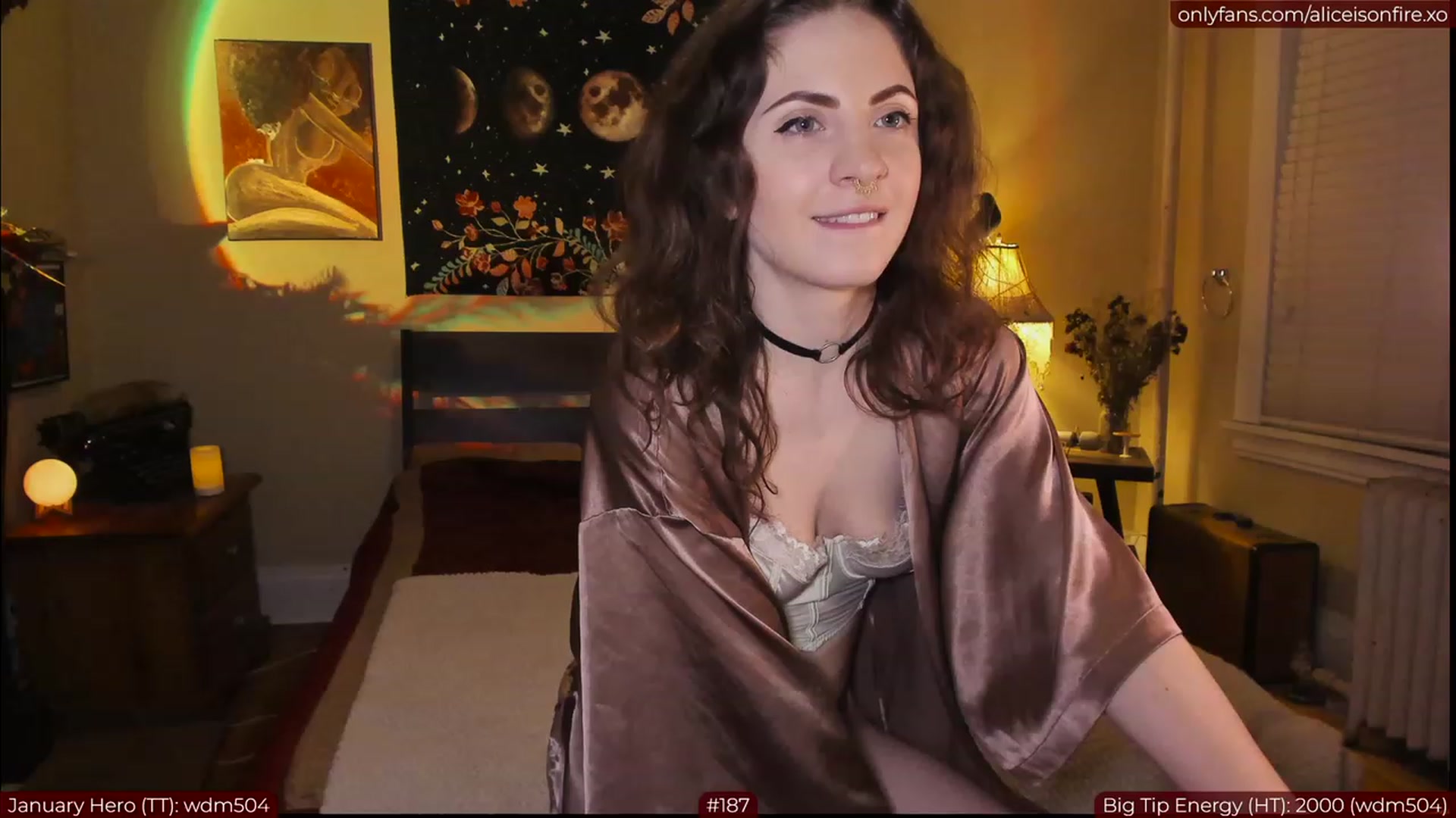 Gallery image thumbnail from aliceisonfire's myfreecams stream on, 01/27/2023, 04:59 image 1 of 20