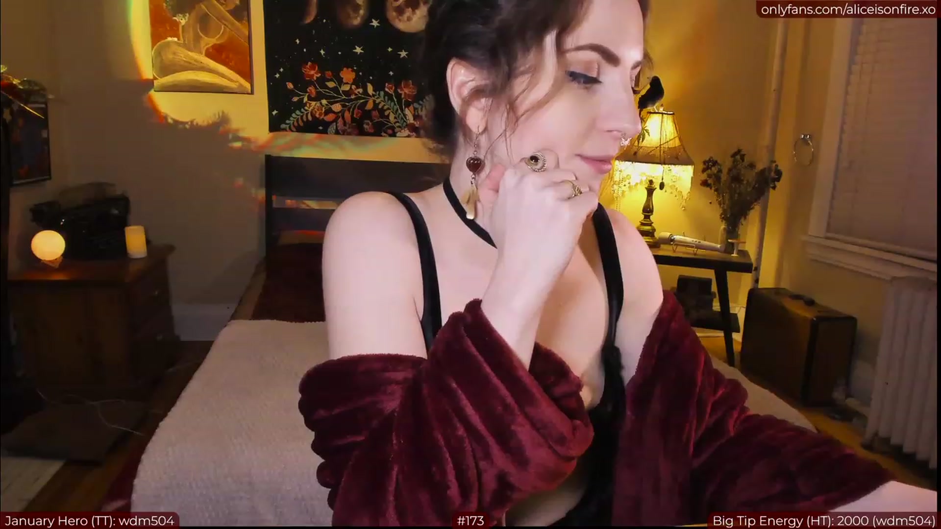 Gallery image thumbnail from aliceisonfire's myfreecams stream on, 01/28/2023, 08:32 image 11 of 20