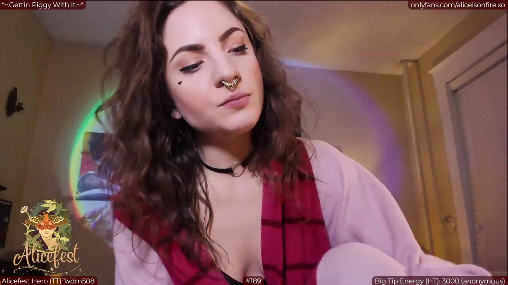 Gallery image thumbnail from aliceisonfire's myfreecams stream on, 03/10/2023, 05:06 image 15 of 20