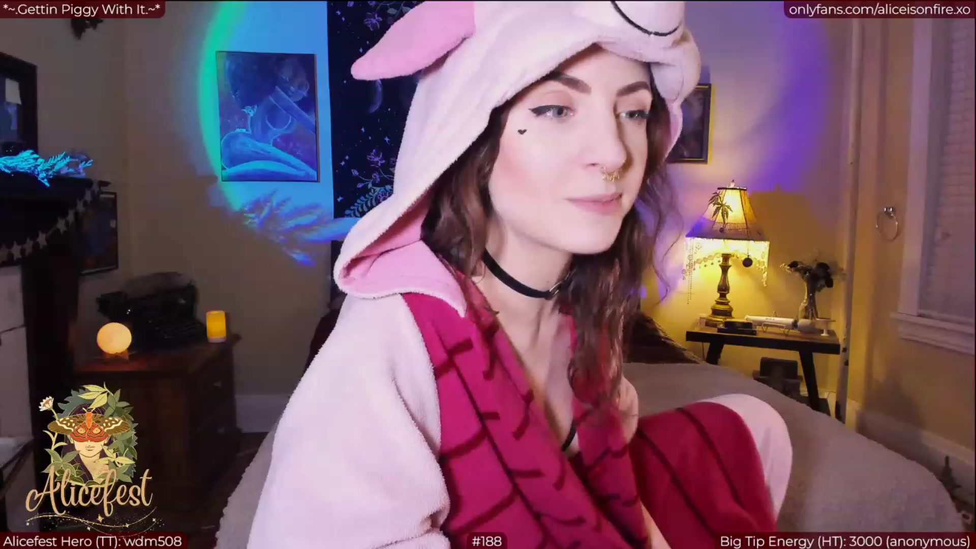 Gallery image thumbnail from aliceisonfire's myfreecams stream on, 03/10/2023, 05:06 image 3 of 20