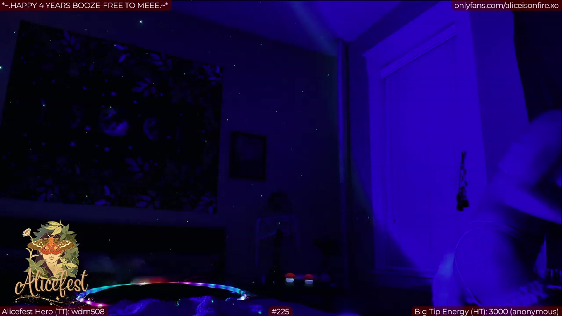 Gallery image thumbnail from aliceisonfire's myfreecams stream on, 03/12/2023, 05:54 image 15 of 20