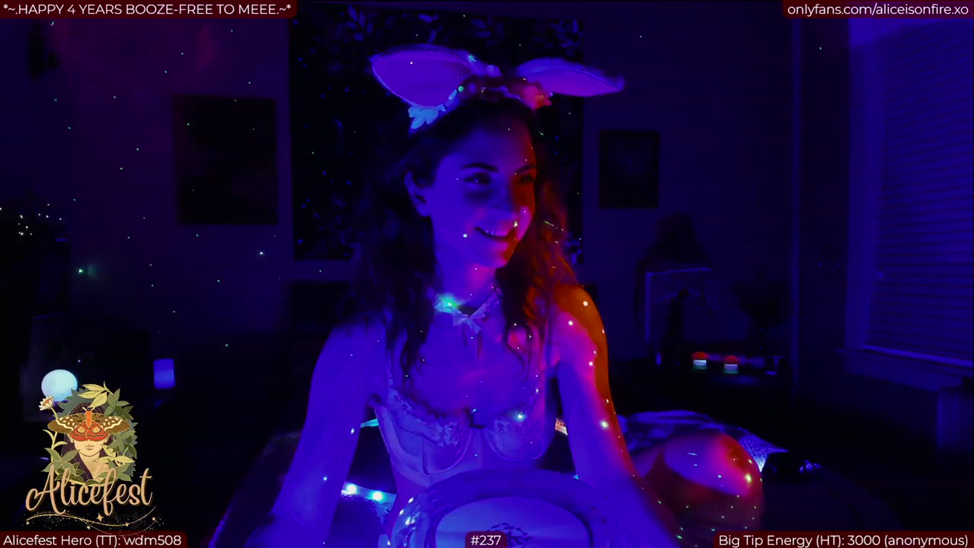 Gallery image thumbnail from aliceisonfire's myfreecams stream on, 03/12/2023, 05:54 image 4 of 20
