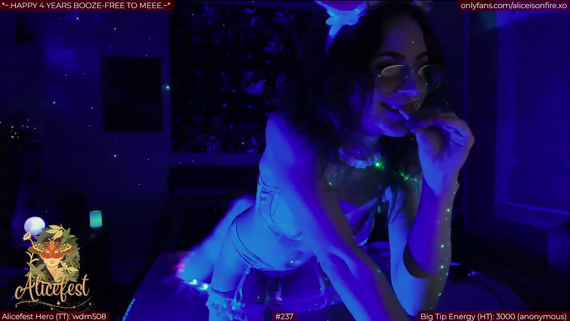 Gallery image thumbnail from aliceisonfire's myfreecams stream on, 03/12/2023, 05:54 image 3 of 20