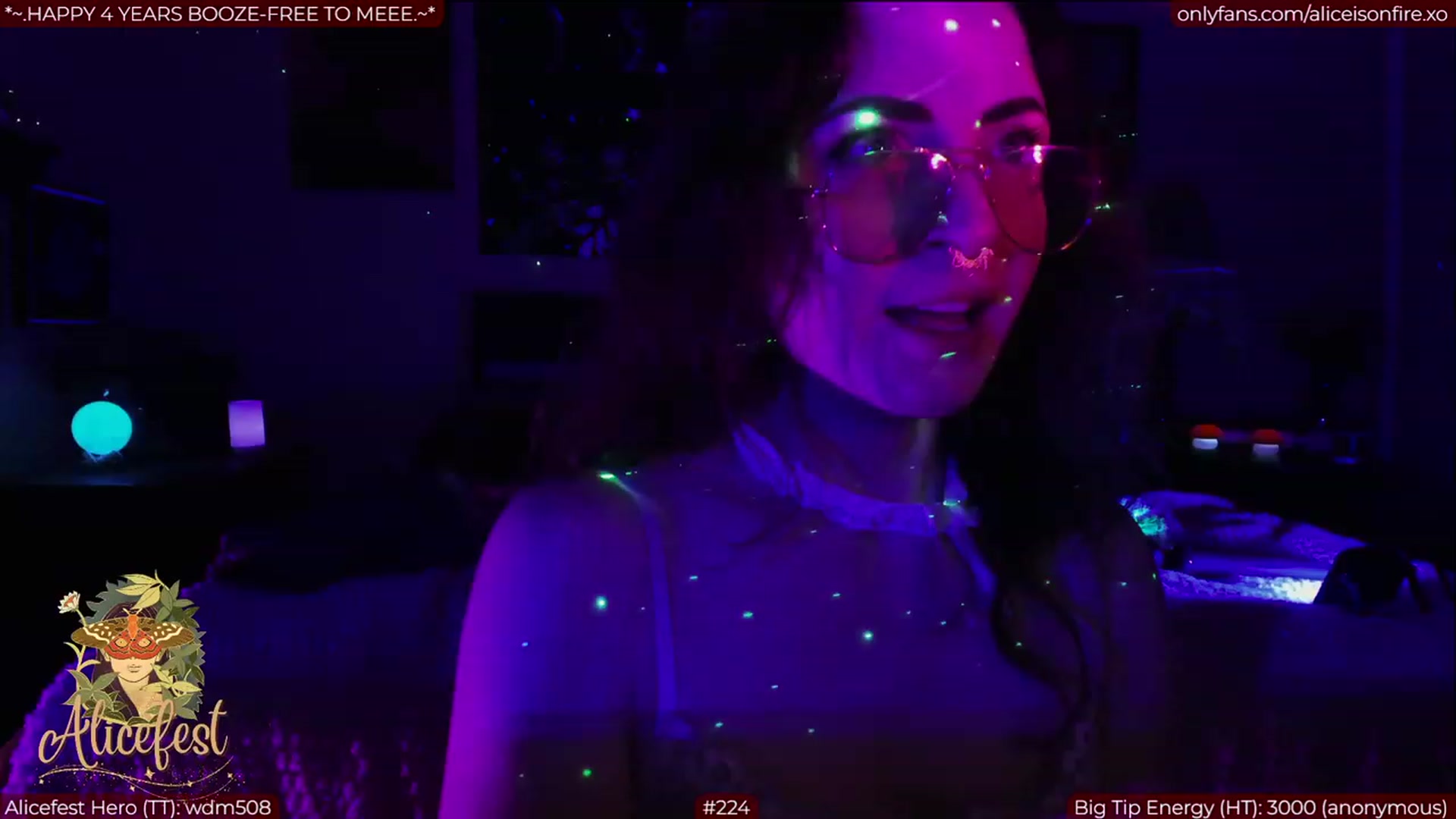 Gallery image thumbnail from aliceisonfire's myfreecams stream on, 03/12/2023, 08:22 image 4 of 20