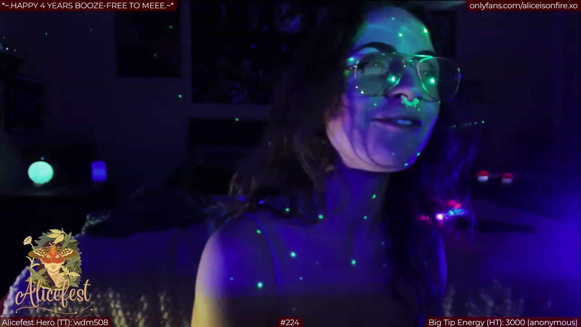 Gallery image thumbnail from aliceisonfire's myfreecams stream on, 03/12/2023, 08:22 image 3 of 20