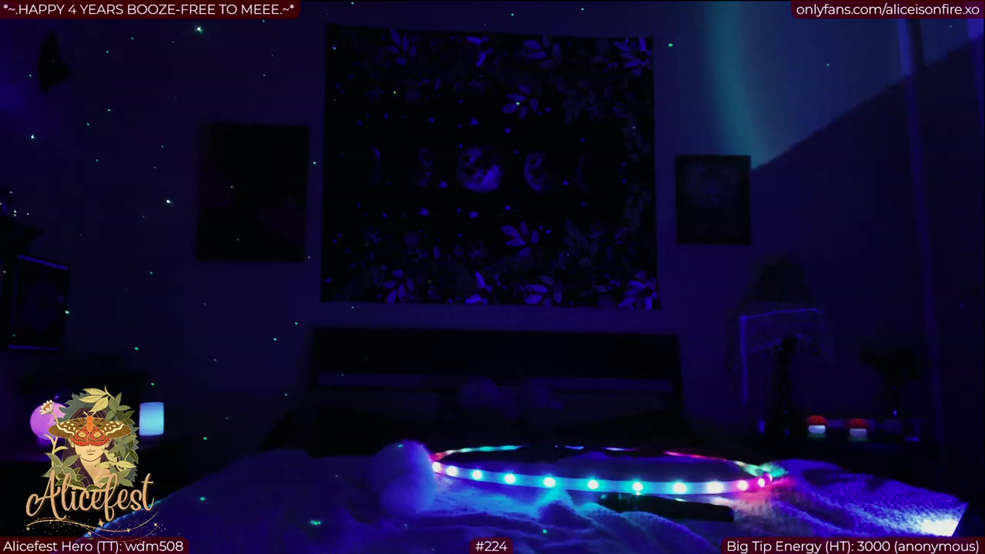 Gallery image thumbnail from aliceisonfire's myfreecams stream on, 03/12/2023, 08:22 image 2 of 20