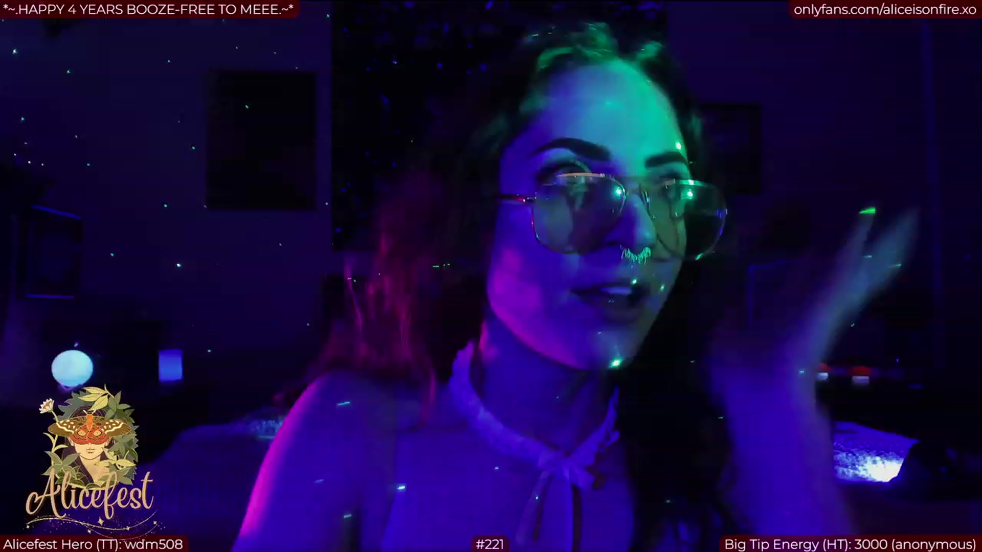 Gallery image thumbnail from aliceisonfire's myfreecams stream on, 03/12/2023, 08:22 image 12 of 20