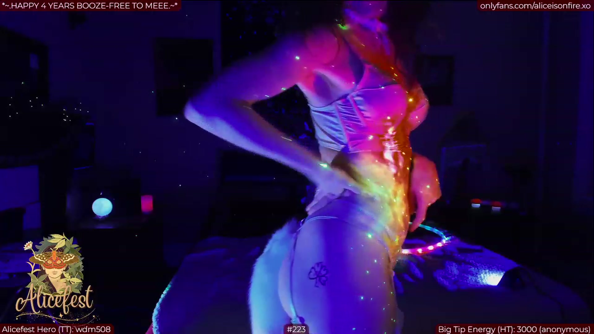 Gallery image thumbnail from aliceisonfire's myfreecams stream on, 03/12/2023, 08:22 image 19 of 20