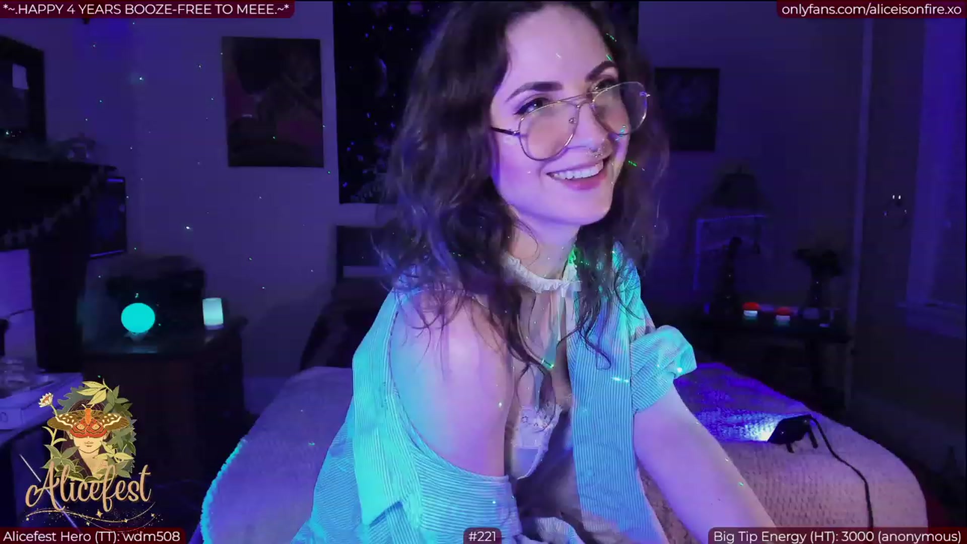 Gallery image thumbnail from aliceisonfire's myfreecams stream on, 03/12/2023, 09:14 image 16 of 20