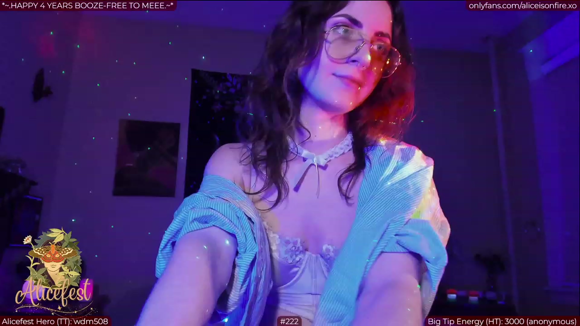 Gallery image thumbnail from aliceisonfire's myfreecams stream on, 03/12/2023, 09:14 image 3 of 20