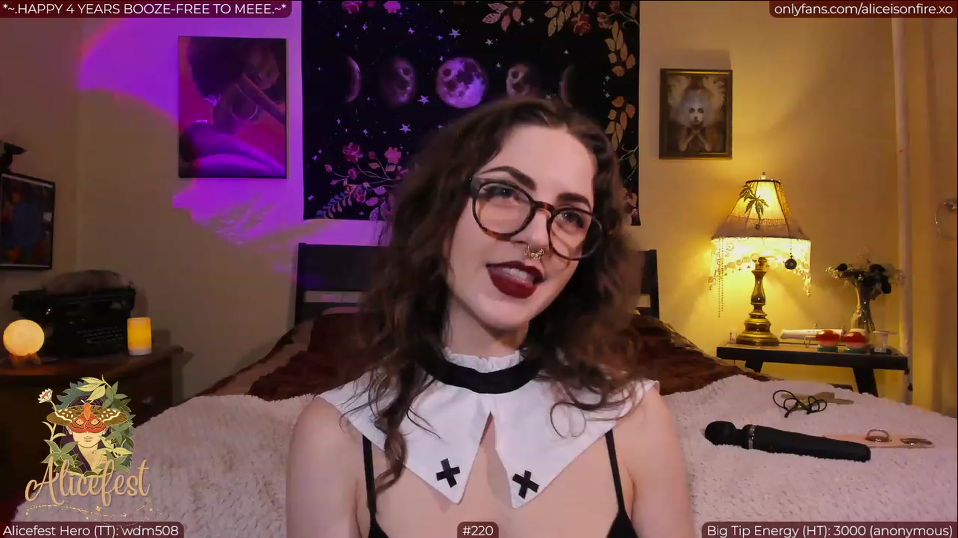 Gallery image thumbnail from aliceisonfire's myfreecams stream on, 03/13/2023, 06:20 image 2 of 20