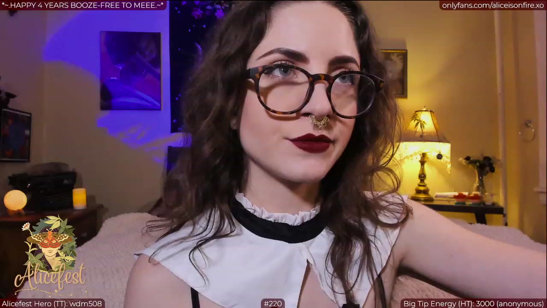 Gallery image thumbnail from aliceisonfire's myfreecams stream on, 03/13/2023, 06:20 image 5 of 20