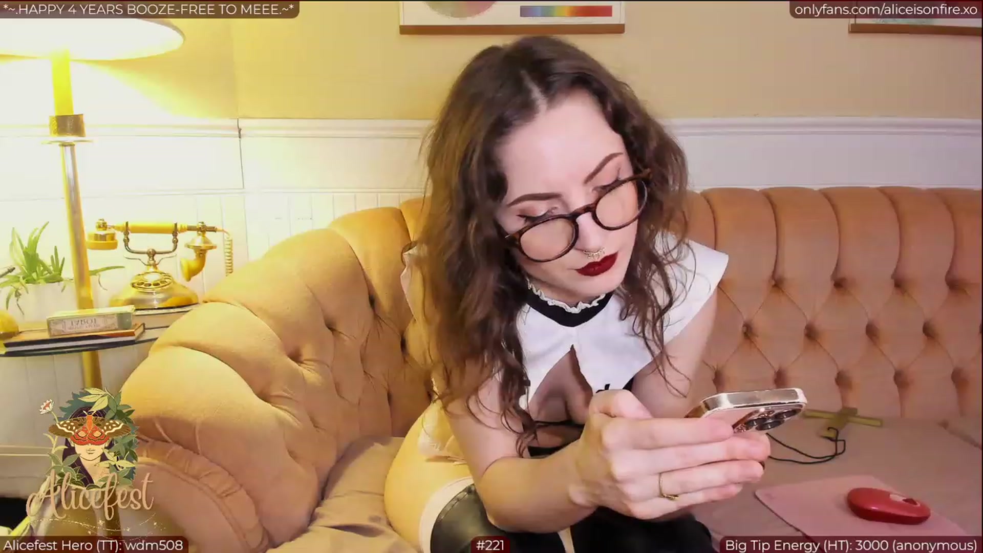 Gallery image thumbnail from aliceisonfire's myfreecams stream on, 03/13/2023, 06:20 image 13 of 20