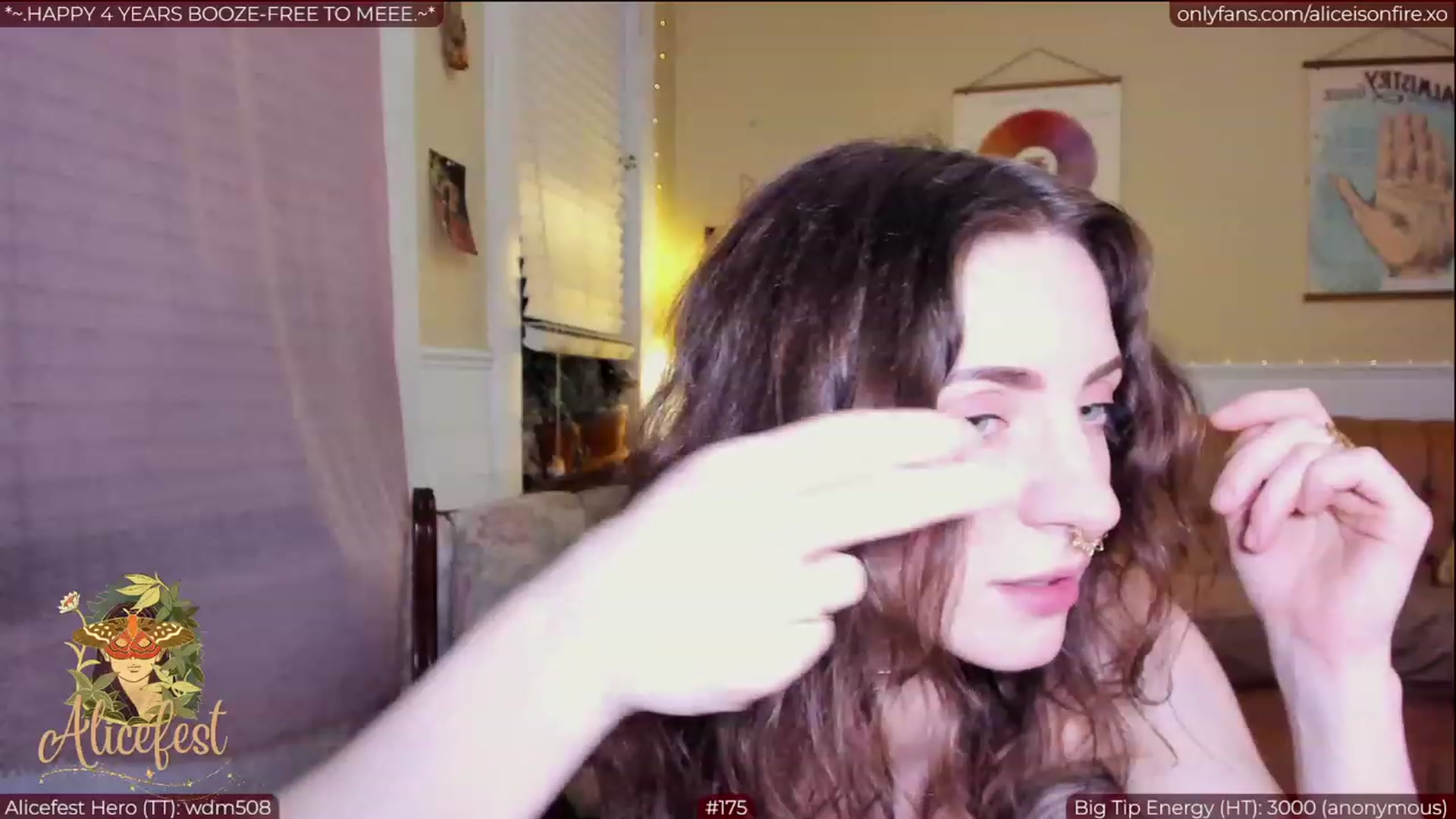 Gallery image thumbnail from aliceisonfire's myfreecams stream on, 03/14/2023, 08:23 image 16 of 20