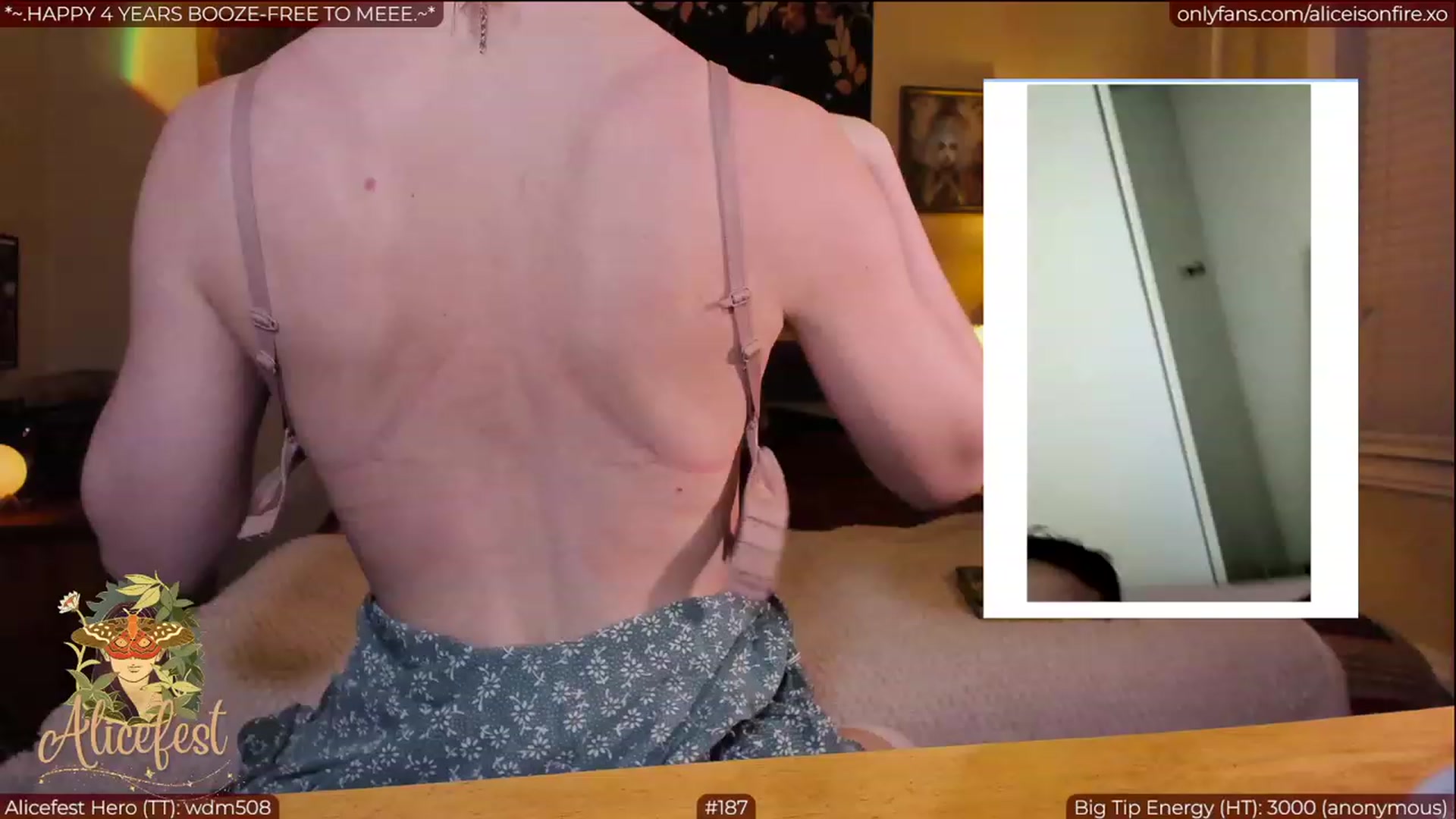 Gallery image thumbnail from aliceisonfire's myfreecams stream on, 03/15/2023, 04:09 image 6 of 20