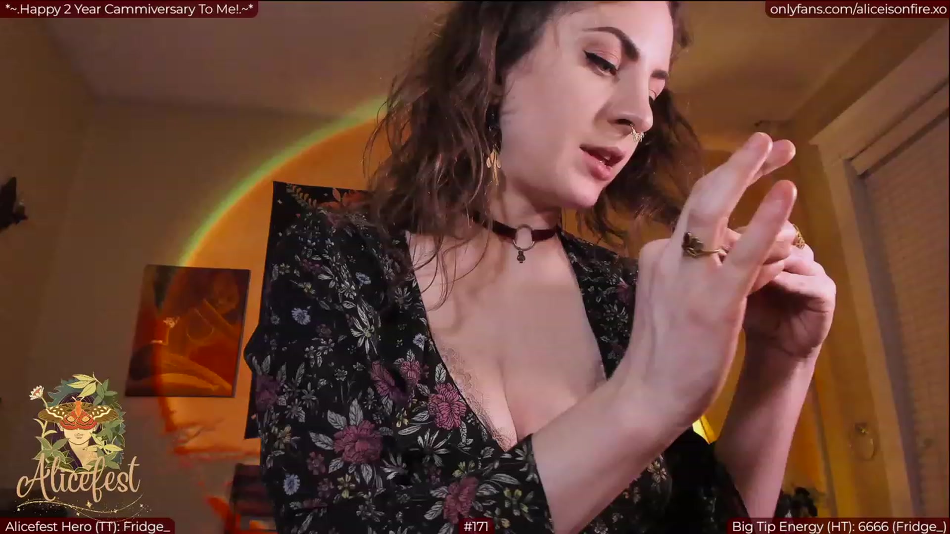Gallery image thumbnail from aliceisonfire's myfreecams stream on, 03/27/2023, 03:03 image 13 of 20