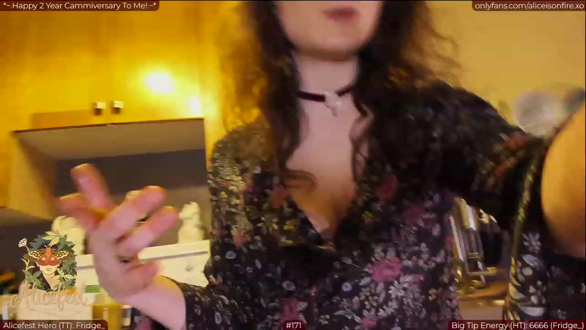 Gallery image thumbnail from aliceisonfire's myfreecams stream on, 03/27/2023, 03:03 image 2 of 20