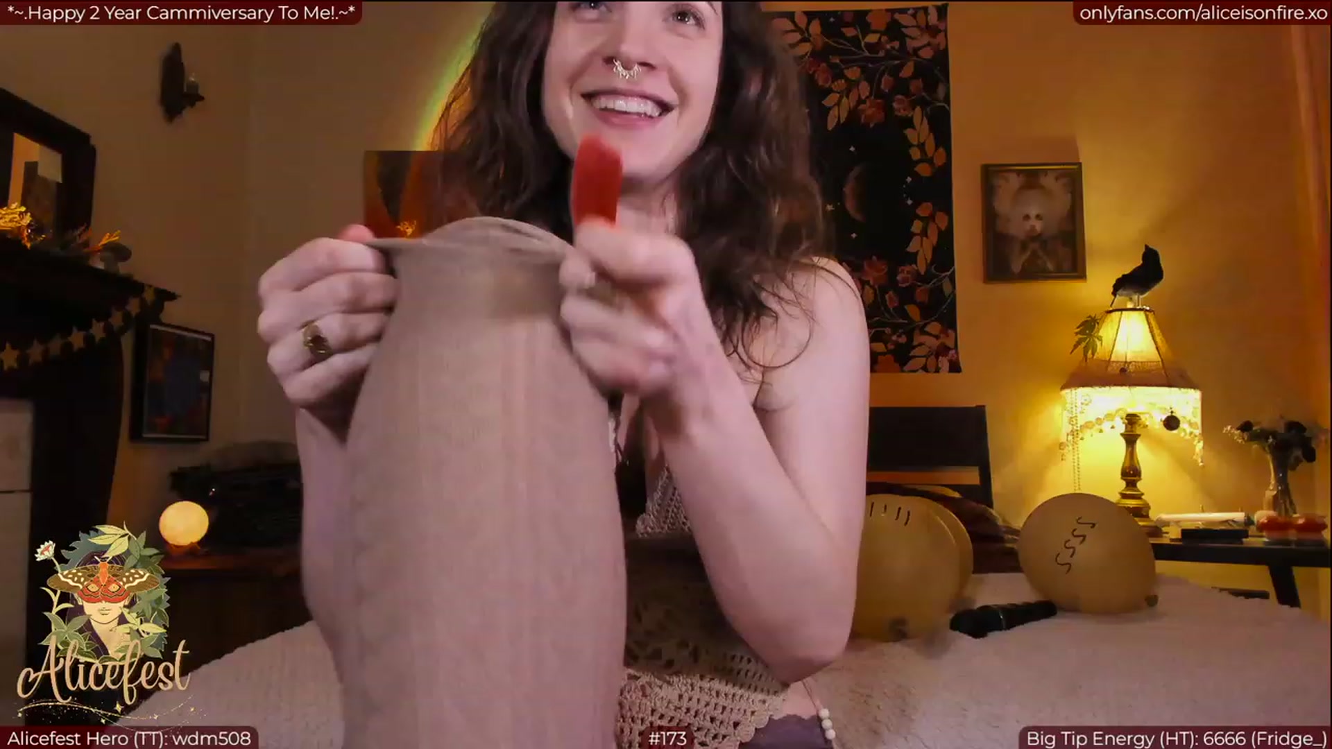 Gallery image thumbnail from aliceisonfire's myfreecams stream on, 03/29/2023, 06:18 image 4 of 20