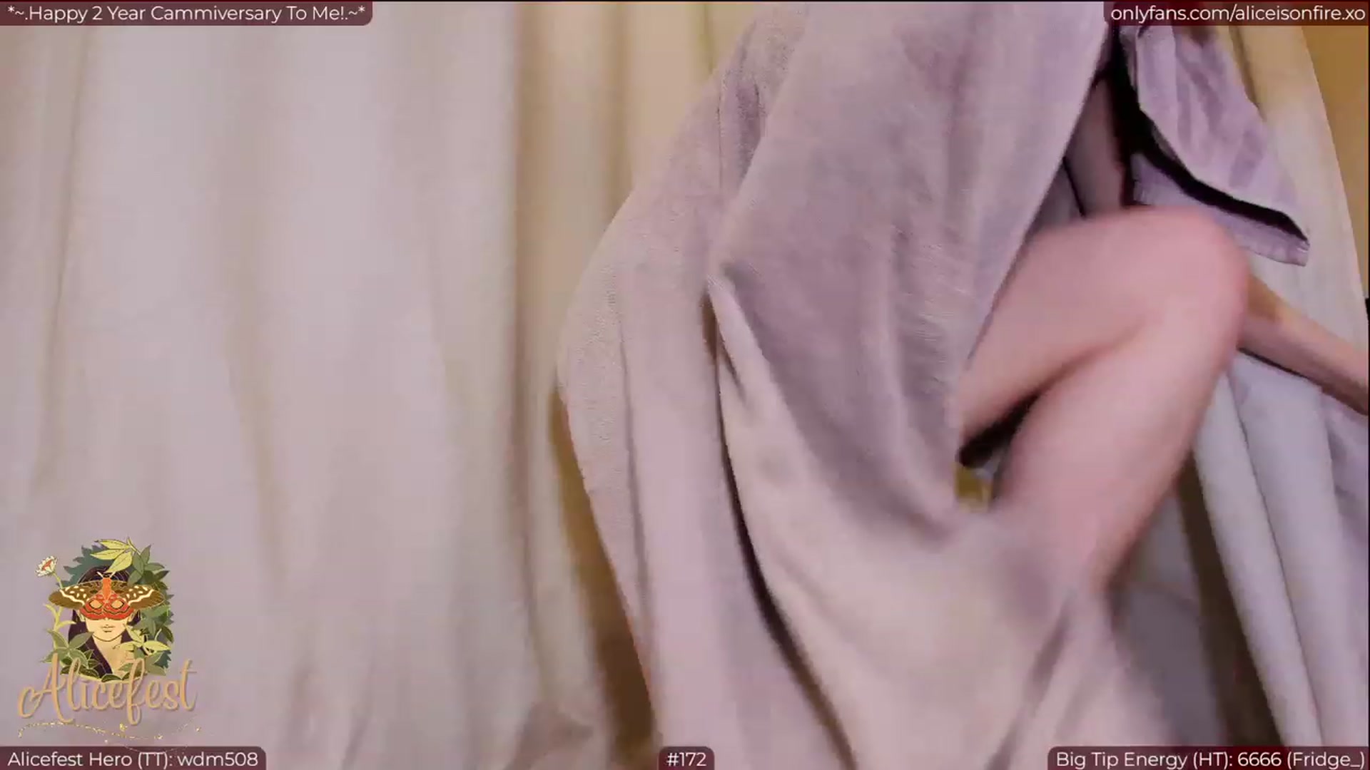 Gallery image thumbnail from aliceisonfire's myfreecams stream on, 03/29/2023, 07:39 image 14 of 20