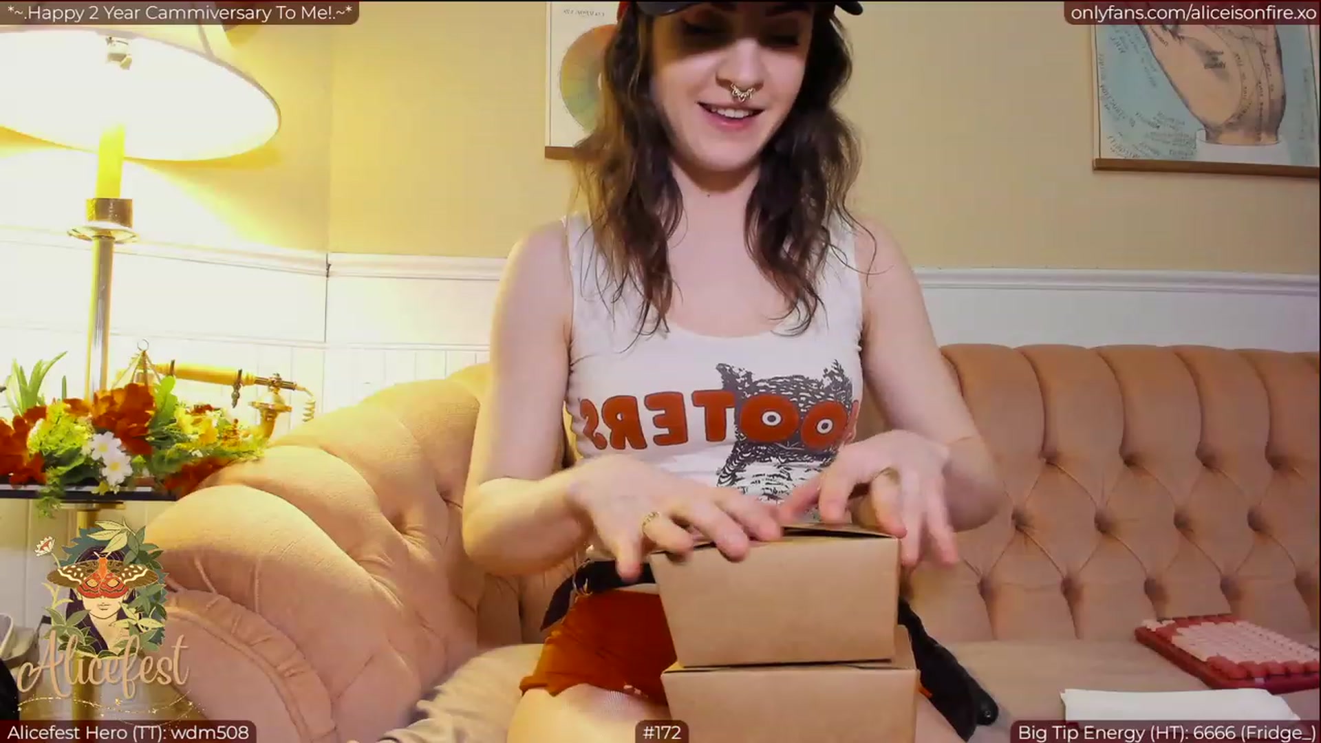 Gallery image thumbnail from aliceisonfire's myfreecams stream on, 03/30/2023, 07:31 image 6 of 20