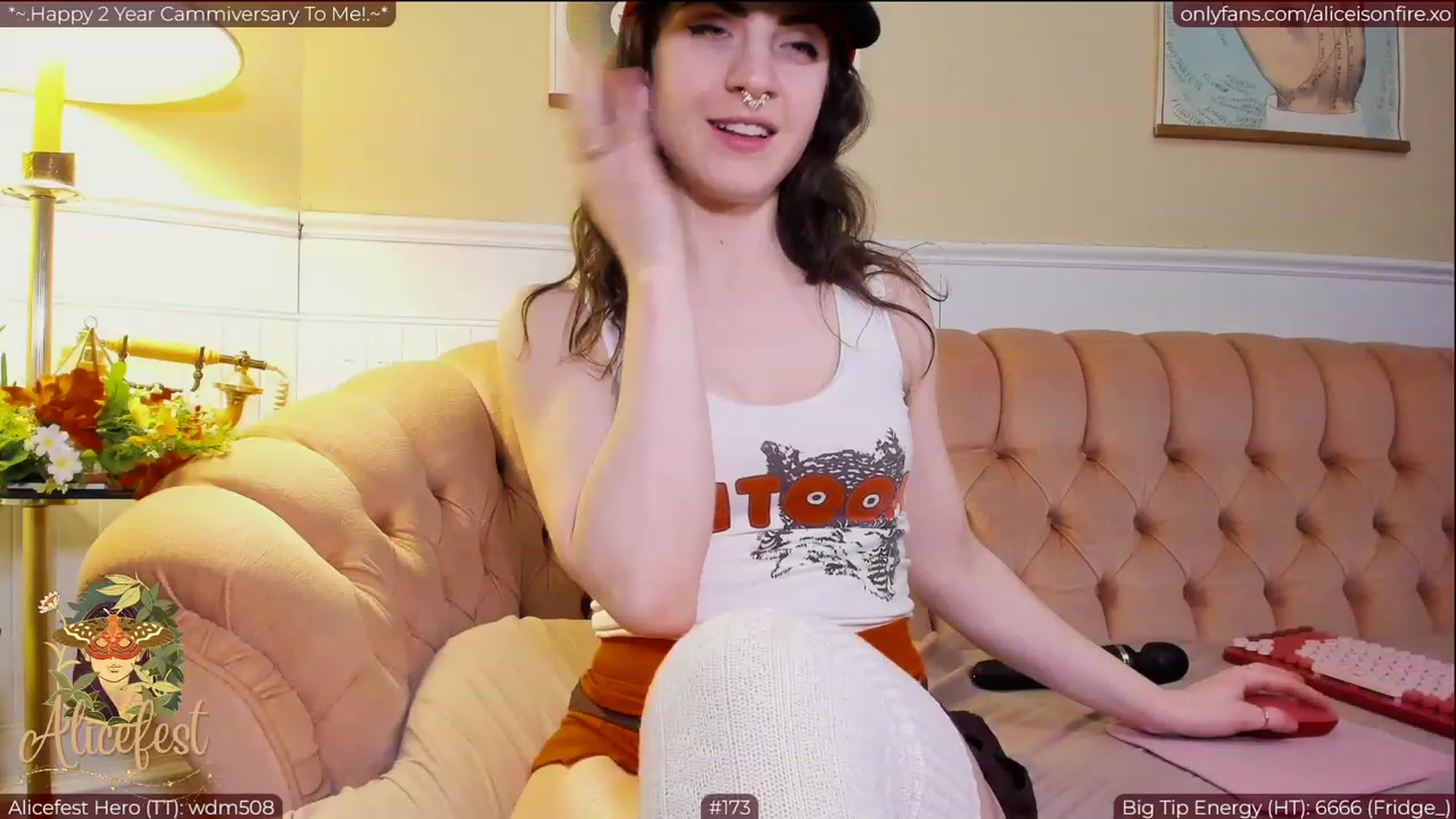 Gallery image thumbnail from aliceisonfire's myfreecams stream on, 03/30/2023, 07:31 image 19 of 20