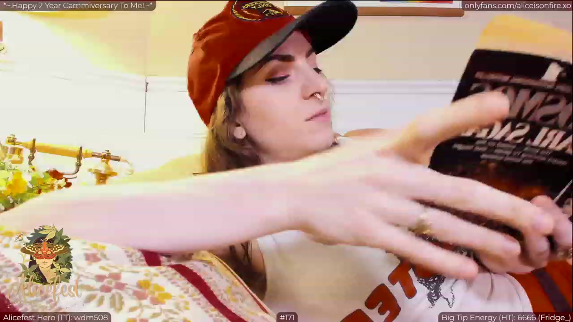Gallery image thumbnail from aliceisonfire's myfreecams stream on, 03/30/2023, 08:14 image 19 of 20
