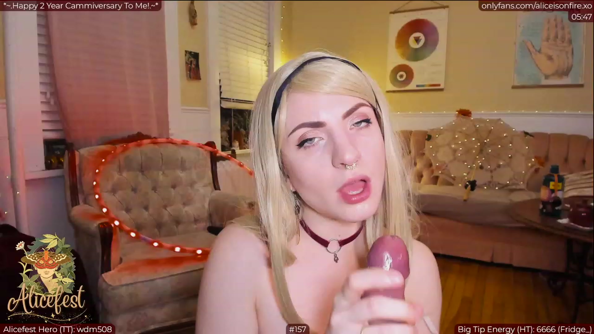 Gallery image thumbnail from aliceisonfire's myfreecams stream on, 03/31/2023, 07:43 image 6 of 20
