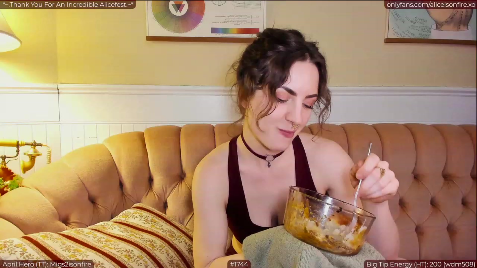 Gallery image thumbnail from aliceisonfire's myfreecams stream on, 04/03/2023, 07:44 image 4 of 20