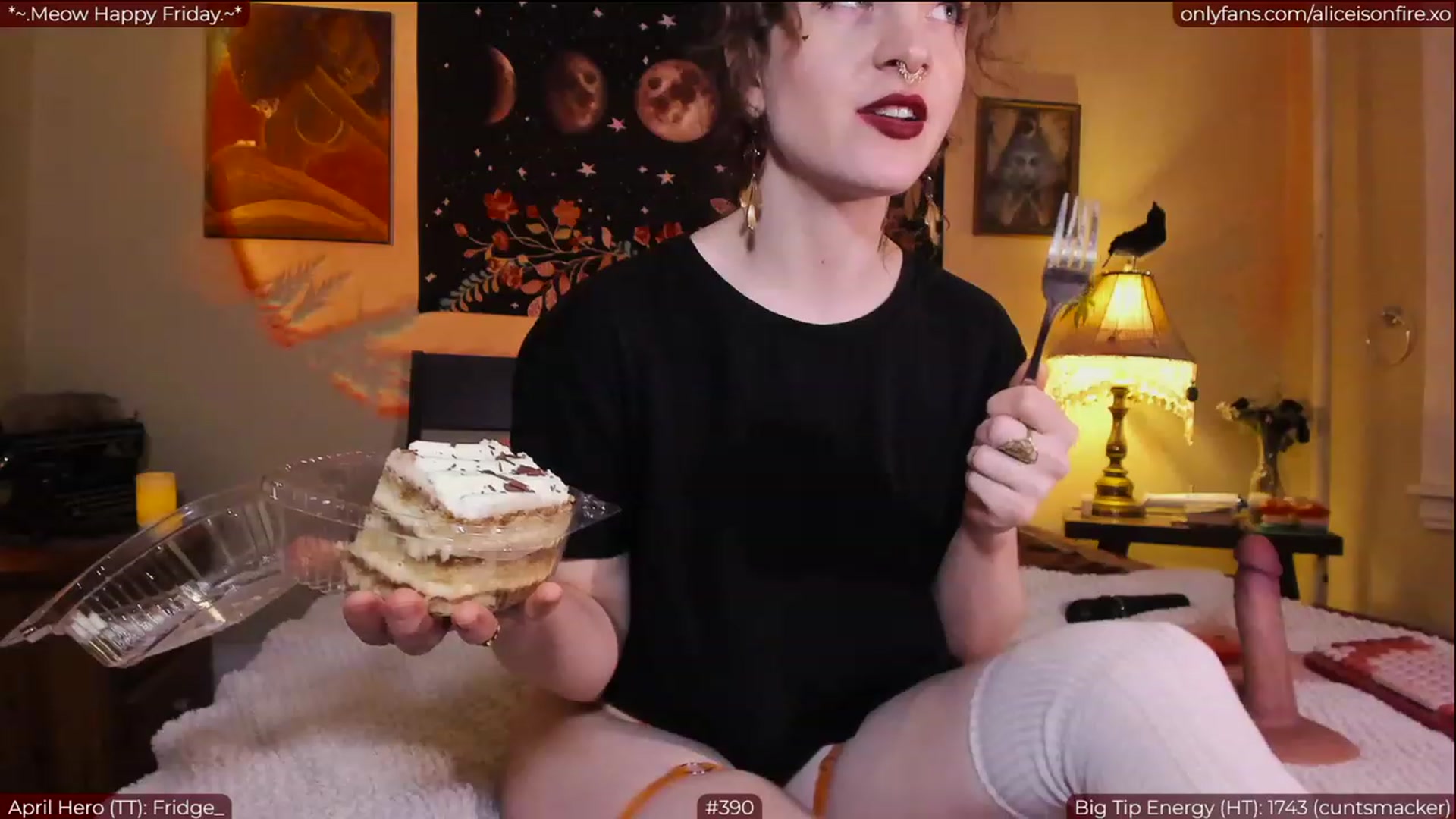 Gallery image thumbnail from aliceisonfire's myfreecams stream on, 04/15/2023, 07:50 image 10 of 20