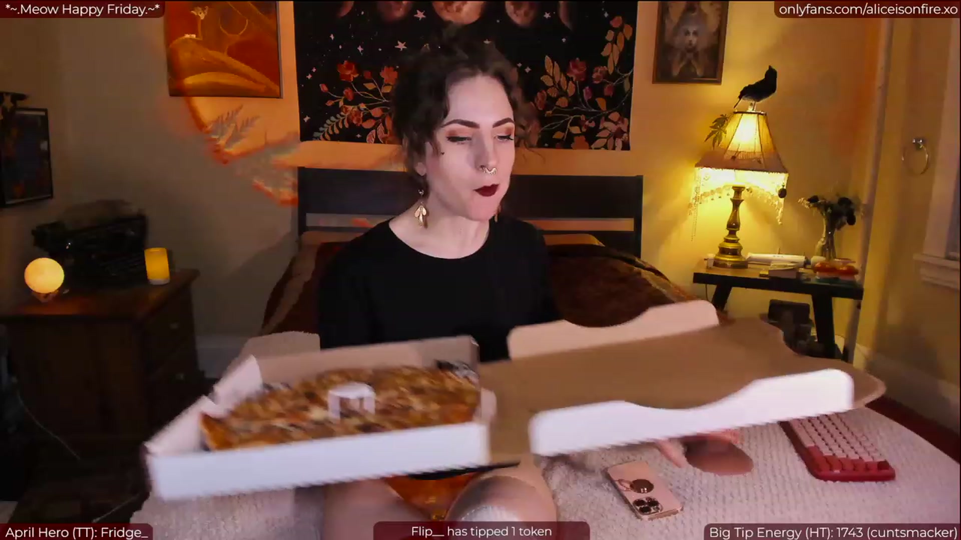 Gallery image thumbnail from aliceisonfire's myfreecams stream on, 04/15/2023, 07:50 image 6 of 20