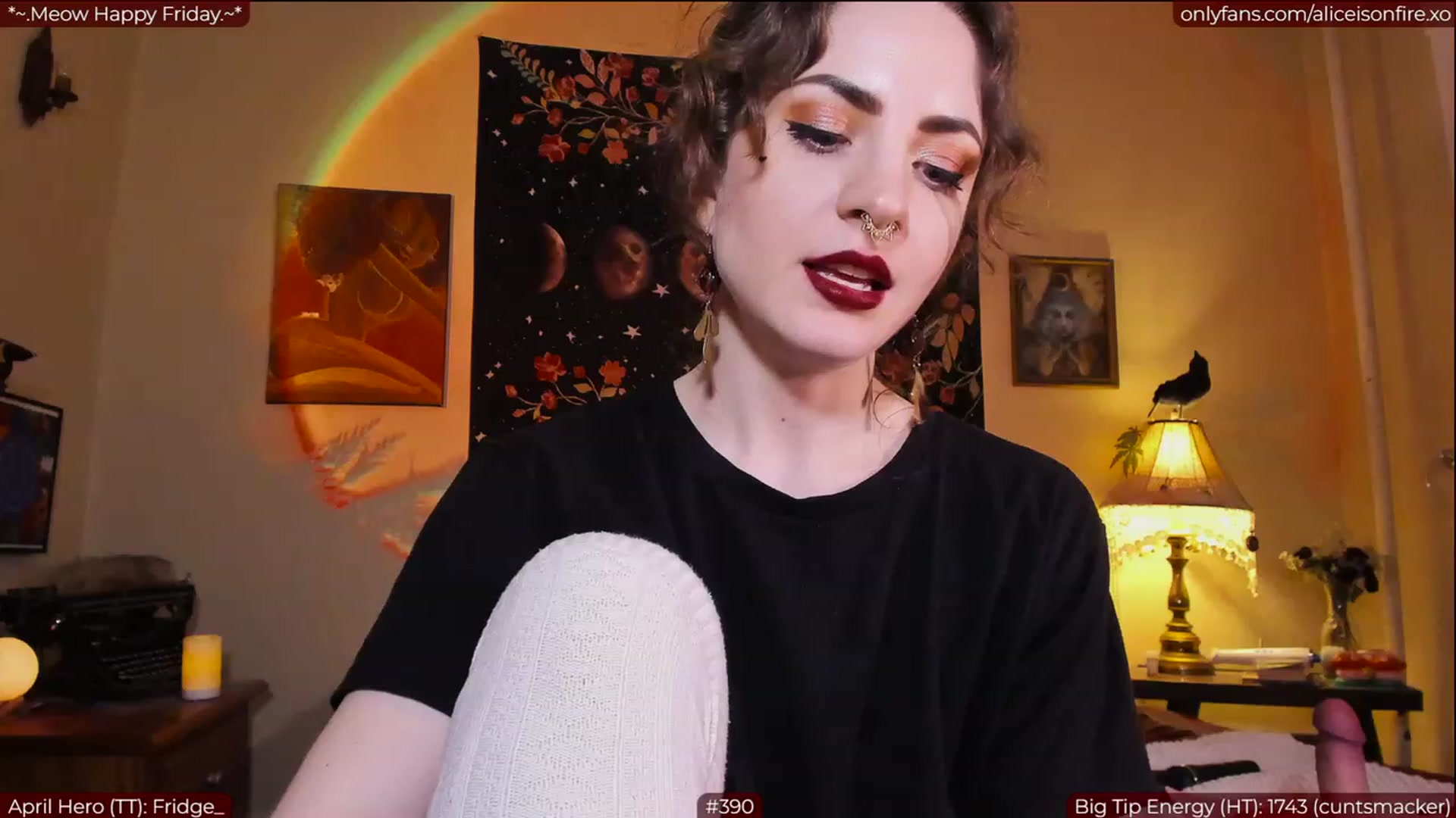 Gallery image thumbnail from aliceisonfire's myfreecams stream on, 04/15/2023, 07:50 image 11 of 20