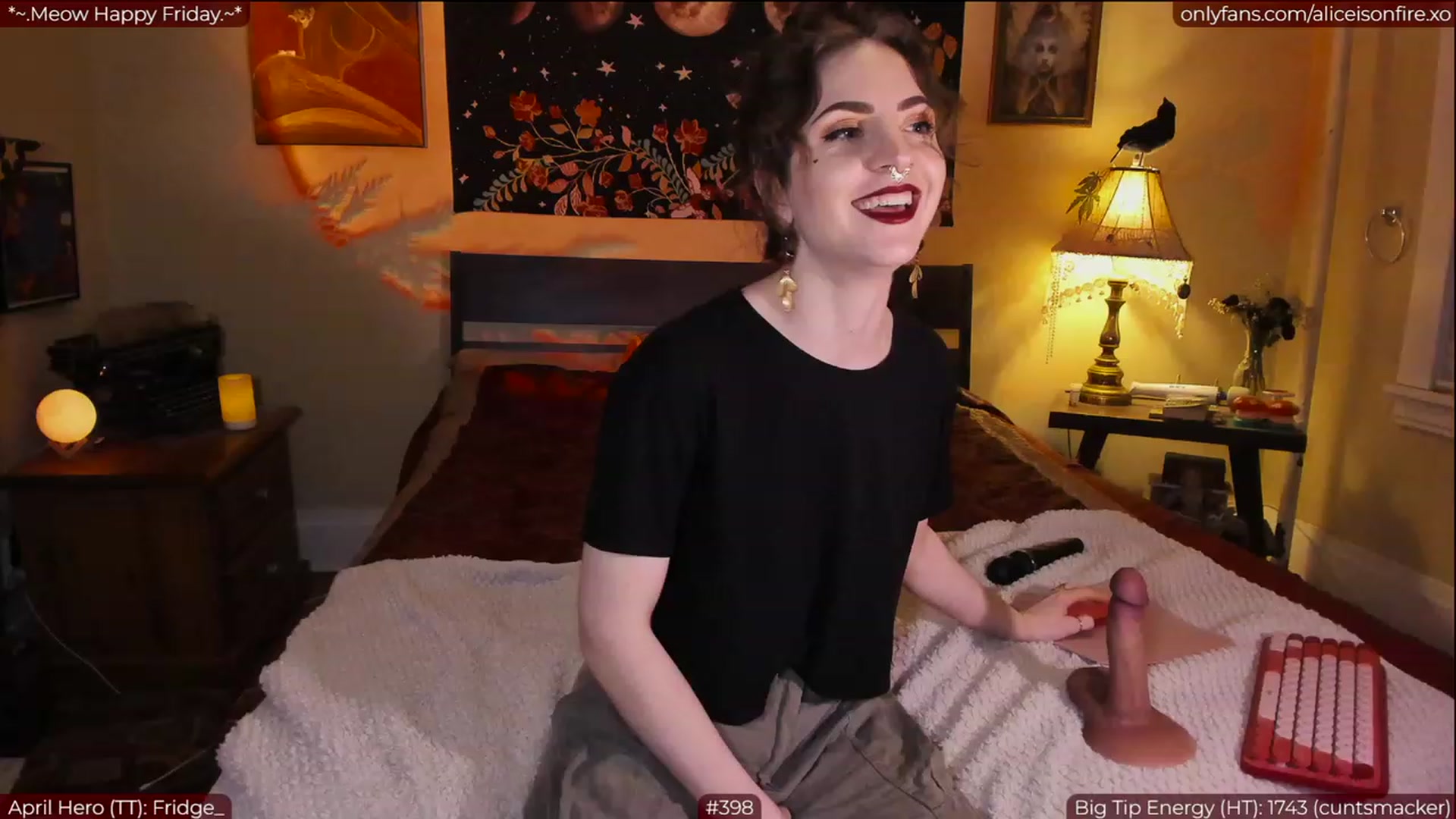 Gallery image thumbnail from aliceisonfire's myfreecams stream on, 04/15/2023, 07:50 image 3 of 20